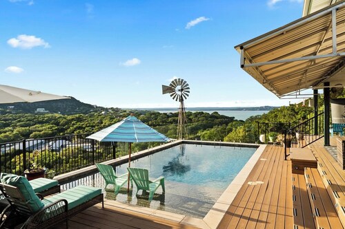 Infinity Views, Heated Pool, Hill Country Paradise!