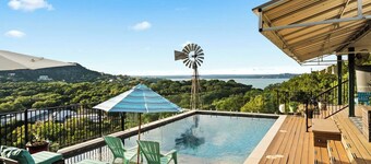 Infinity Views, Heated Pool, Hill Country Paradise!