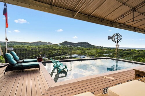 Infinity Views, Heated Pool, Hill Country Paradise!