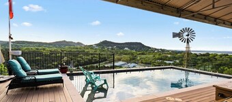 Infinity Views, Heated Pool, Hill Country Paradise!
