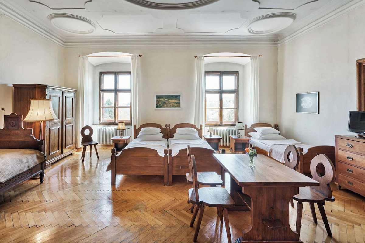 Family Room | Desk, free WiFi