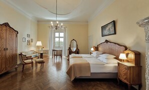Royal Triple Room | Desk, free WiFi - Schloss Drosendorf (Drosendorf-Zissersdorf)