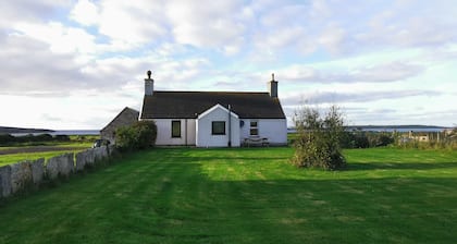 Cosy Highland retreat with countryside and sea views.
