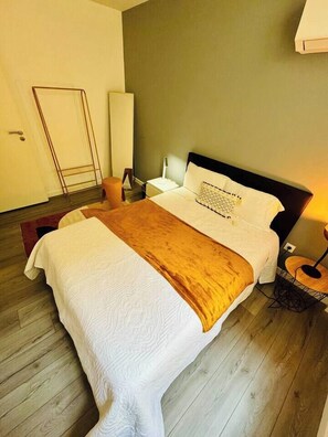 1 chambre, fer et planche à repasser, Wi-Fi gratuit, draps fournis