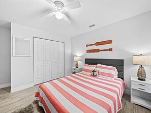 3 bedrooms, desk, WiFi, bed sheets