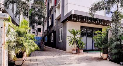 Super Townhouse OAK Kopar Khairane Navi Mumbai