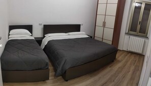 2 slaapkamers, een strijkplank/strijkijzer, wifi, beddengoed