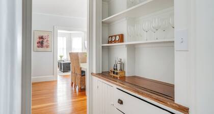 Walk to Harvard Square: Apartment in Cambridge