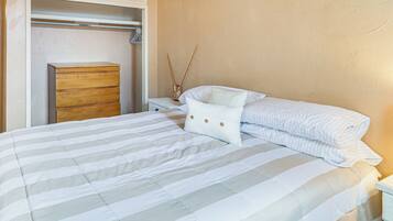 2 bedrooms, internet, bed sheets