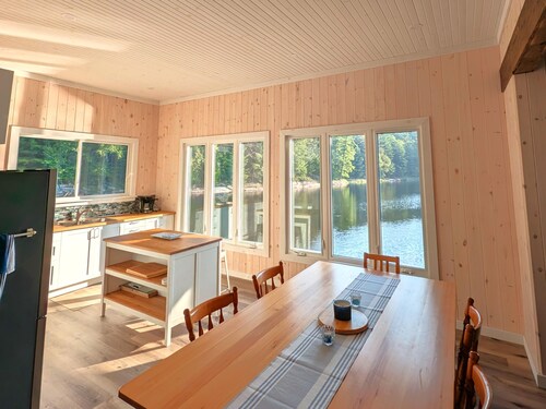 Cozy Off-Grid Lake House Cottage on Lake Wah-Wash-Kesh