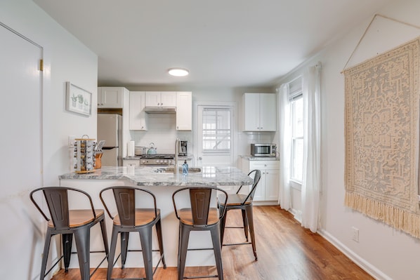 Fridge, microwave, stovetop, dishwasher - Walkable Dtwn Townhome Near Campus & Palmer Square (Princeton)