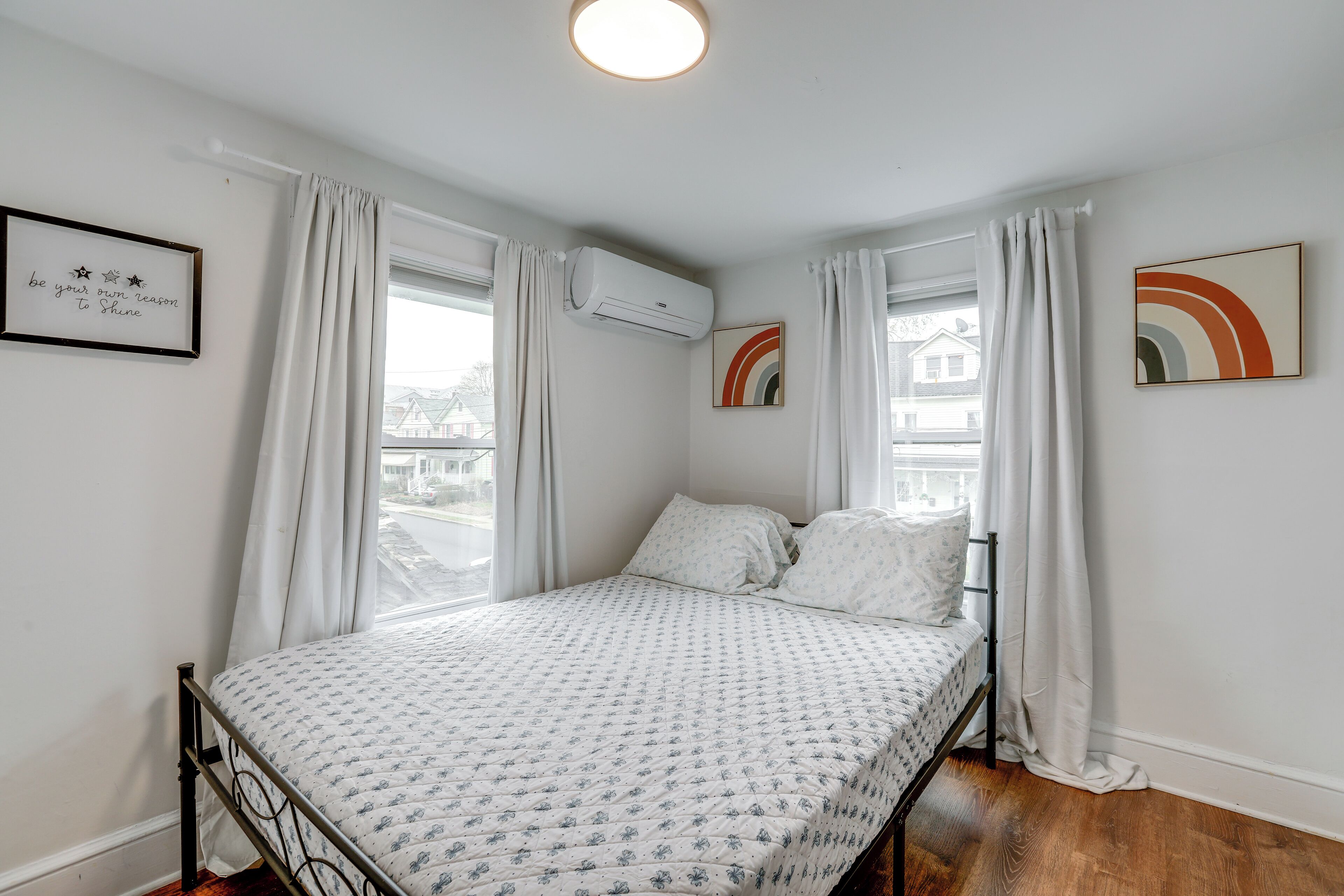 2 bedrooms, desk, iron/ironing board, internet