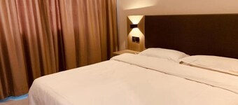 Yiju Hotel (Shijiazhuang Zhonghua North Street Branch)