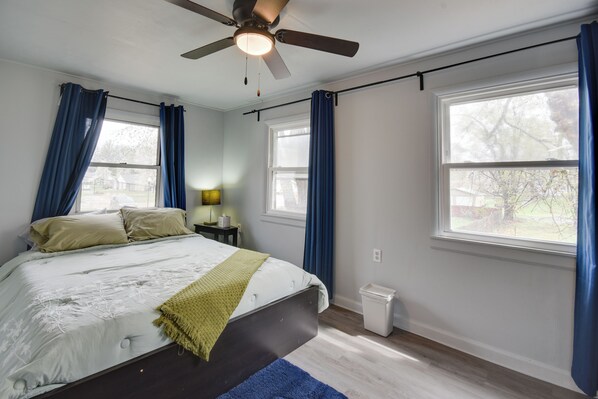 2 bedrooms, desk, iron/ironing board, internet