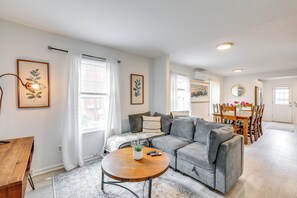 TV - Walk to Campus & Palmer Square: Dtwn Townhome (Princeton)
