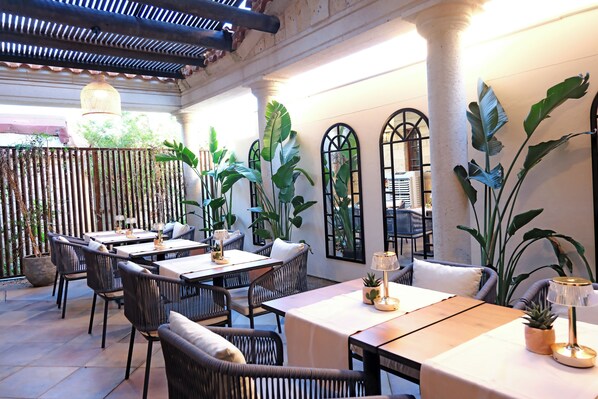 Daily local cuisine breakfast (TRY 700 per person)