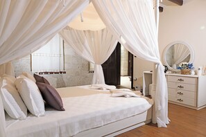 Comfort Double Room, 1 Queen Bed | Premium bedding, minibar, in-room safe, individually decorated - Mai Alaçatı (Cesme)