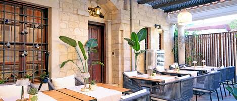 Desayuno con opciones de la cocina local diario (TRY 700 por persona)