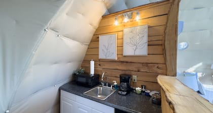 2 queen Bed and Full Bath Glamping Dome on the River!