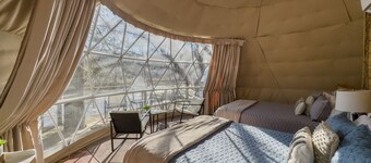 2 queen Bed and Full Bath Glamping Dome on the River!