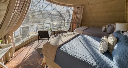 2 queen Bed and Full Bath Glamping Dome on the River!