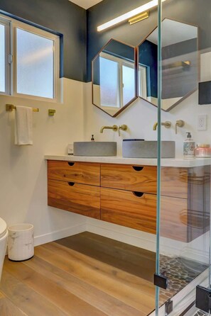 Shower, hair dryer, towels, shampoo
