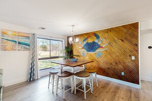 Dining - Canalfront townhome on the golf course w/private deck, grill & paid-access pools (Ocean Pines)