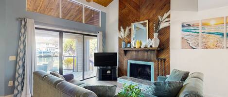 TV, fireplace, DVD player, books