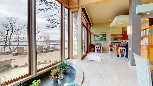 Dining - Haywards Bay Estate and Guest House on West Lake (Okoboji)