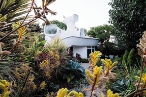 Property grounds - Unique Sculptured House with Private Beach Access (La Selva Beach)