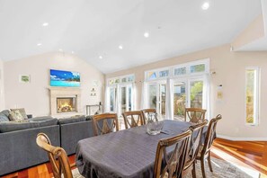 Interior - Sea-salt and Sunshine (Aptos)