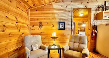 Gone With The Wind #47 New cabin to VRBO walking distance from courthouse square