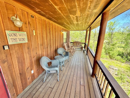 Terrace/patio. Gone With The Wind #47 New cabin to VRBO walking distance from courthouse square