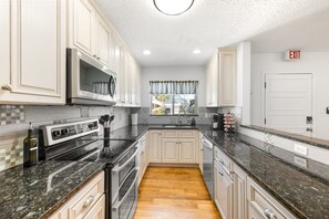 Private kitchen - Pool & Hot Tub - Close 2 beach- Dogs OK (St Augustine)