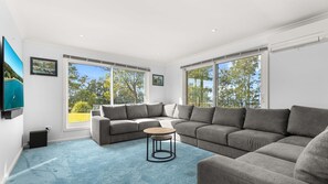 TV, DVD-spiller og bøker