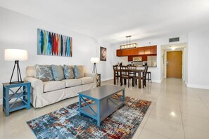 Una televisión, una oficina