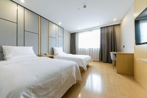 A hotel room with two beds, a desk, and a large window with curtains. - Starway Hotel Shanghai Wujiaochang Changhai H (Shanghai)