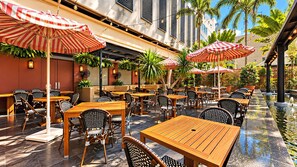 The Garden, courtyard restaurant - 883 sqft Suite for 5, Rooftop Pool and Gym (Miami Beach)