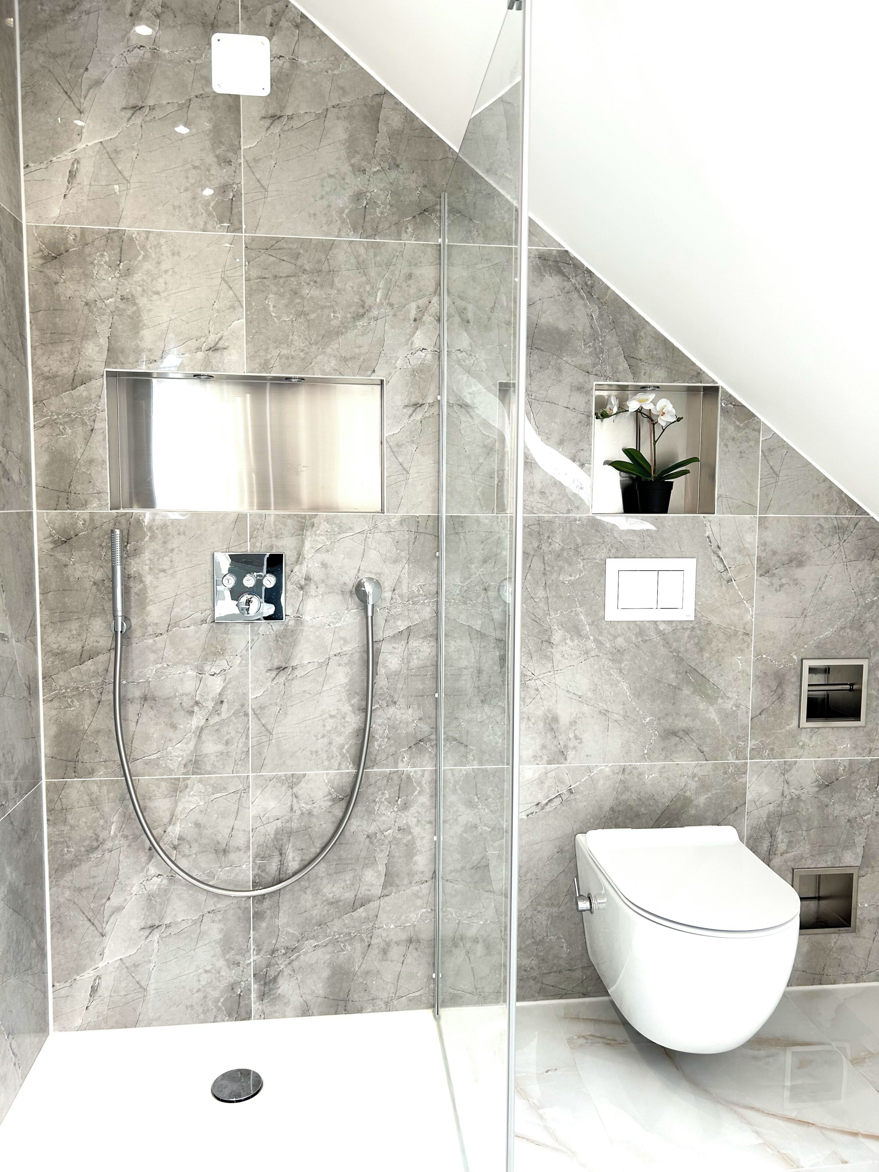 Hair dryer, towels, toilet paper