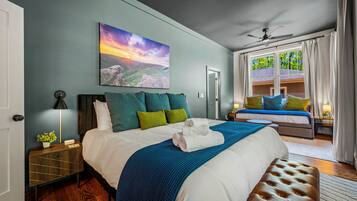 8 Schlafzimmer, Schreibtisch, Bügeleisen/Bügelbrett, Reisekinderbett