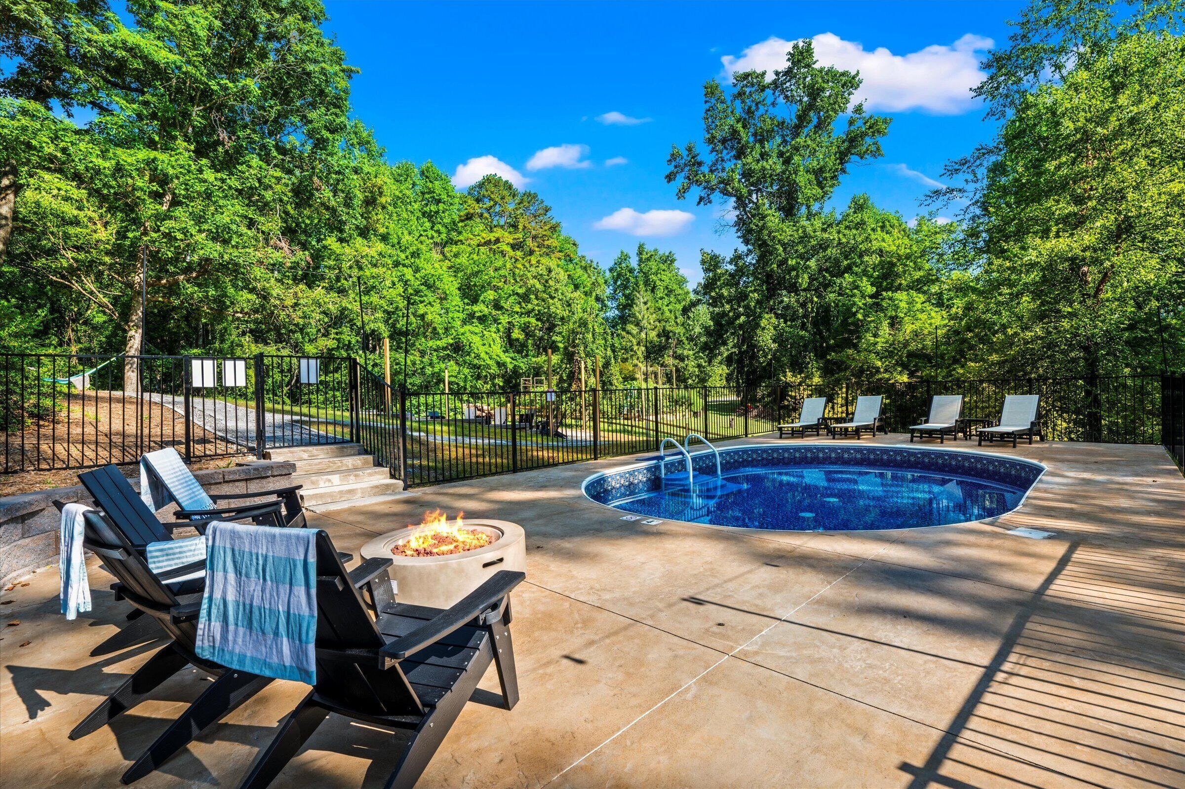 Utendørsbasseng og et oppvarmet basseng