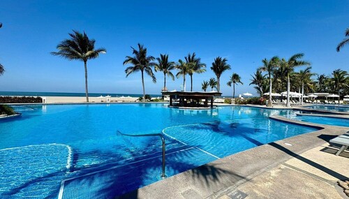 Vidanta at Nuevo Vallarta-Grand Luxxe Loft Golf &Spa Resort-1 Master Bedroom