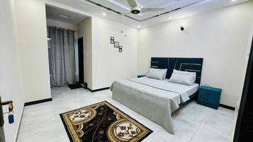 5 bedrooms, iron/ironing board, WiFi