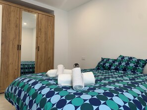 2 dormitorios, tabla de planchar con plancha, wifi y ropa de cama