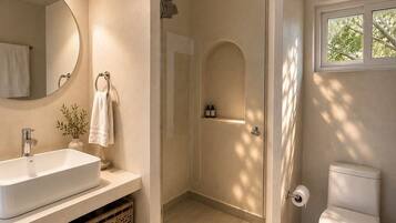 Jetted tub, hair dryer, bidet, towels