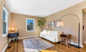 Smart TV - Casa Azul Cape Cod Retreat (Columbus)