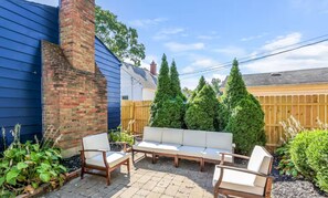 Terrace/patio - Casa Azul Cape Cod Retreat (Columbus)