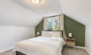 4 soverom, safe på rommet, skrivebord og wi-fi (inkludert)