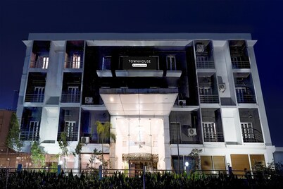 Cosy Castle at Medavakkam Near Jayachandran