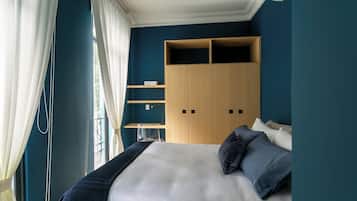 Deluxe Studio | Laptop workspace, free WiFi